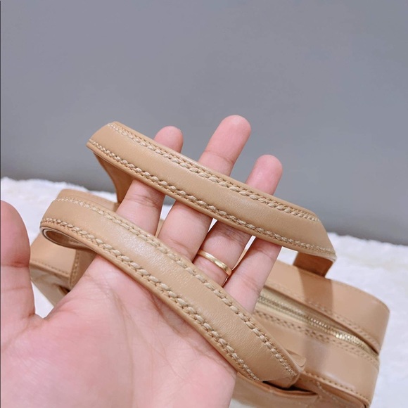 Authentic Chanel Bowler handbag - Picture 3 of 16